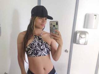 Erotyczny czat wideo NikkiHanson