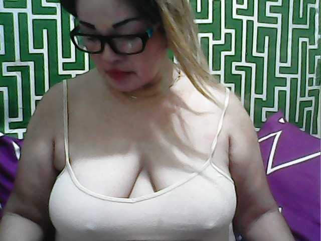 Zdjęcia Applepie69 hello welcome to my room please help me token boobs 20 plus pussy 30 ass 40 nakec 50 show play pussy 100