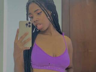 Erotyczny czat wideo Nyomi-Jay