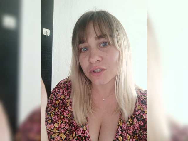 Zdjęcia Blondines69 Hey guys!:) Goal- #Dance #hot #pvt #c2c #fetish #feet #roleplay Tip to add at friendlist and for requests!