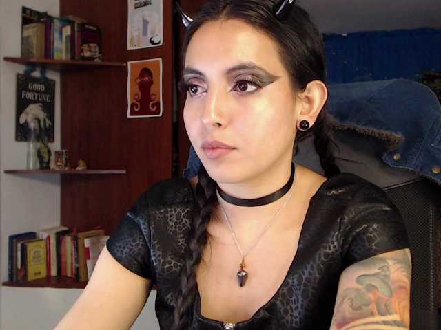Zdjęcia PepperLara #makeup #sexy #colombiana #latina #latina #hairy #bigass #prettyface #culogrande #coño #pussy #lovense #alternativegirl