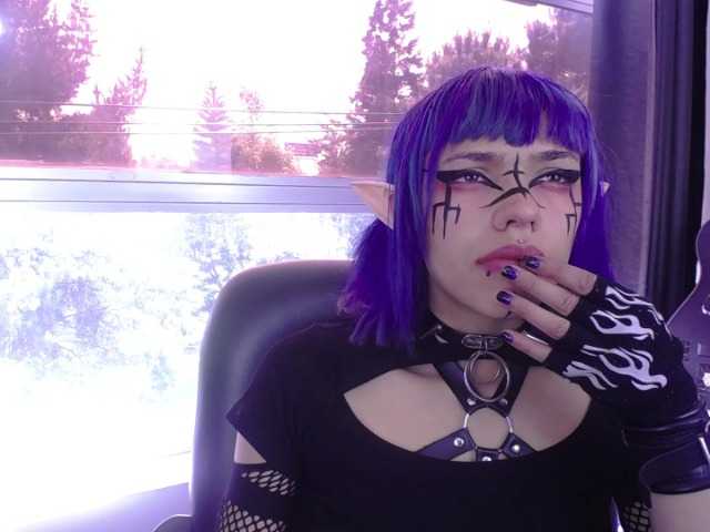 Zdjęcia PhychomagcArt Welcom me room!! come and play with this goth girl, but very slutty, do you want to come and taste her squirt and cum?