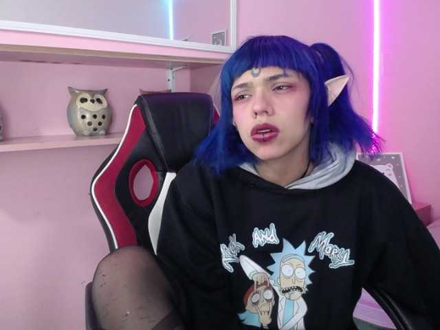 Zdjęcia PhychomagcArt Welcom me room!! come and play with this goth girl, but very slutty, do you want to come and taste her squirt and cum?