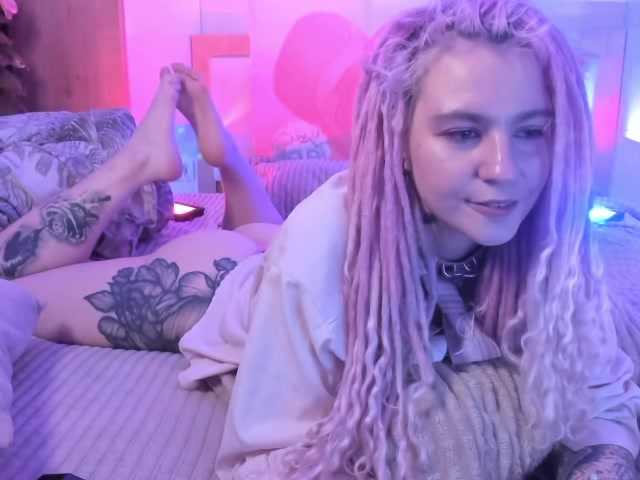 Zrzuty ekranu transmisji pink-cate