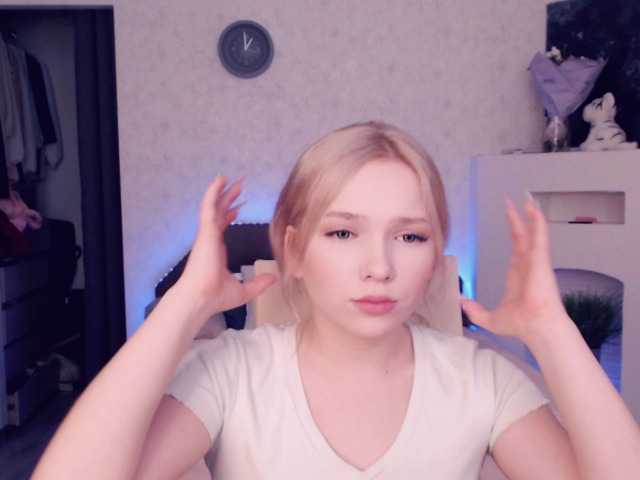 Zdjęcia PiperAmbroser Hi, how was your day, is very glad to see you in the room, I want to give you an unforgettable emotion, what do you like most?