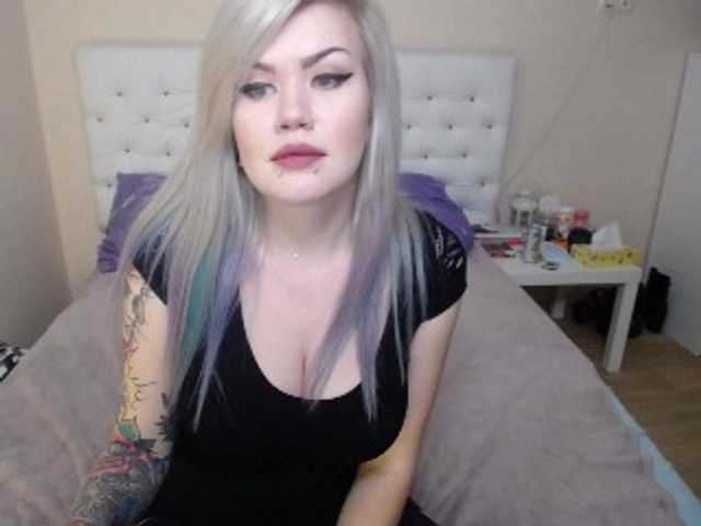 Zrzuty ekranu transmisji PrettyandNaug