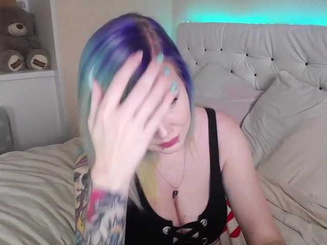 Zrzuty ekranu transmisji PrettyandNaug