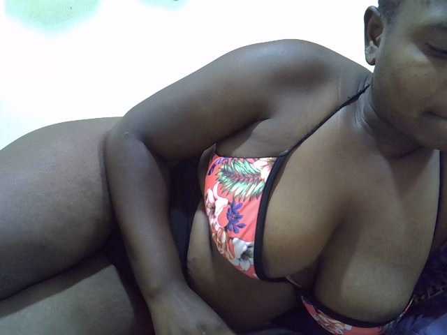 Zrzuty ekranu transmisji Prettypussyy