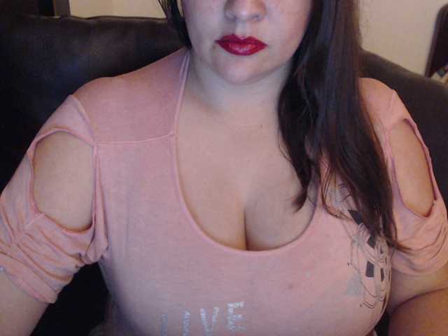 Zdjęcia MiladyEmma hello guys I'm new and I want to have fun He shoots 20 chips and you will have a surprise #bbw #mature #bigtits #cum #squirt