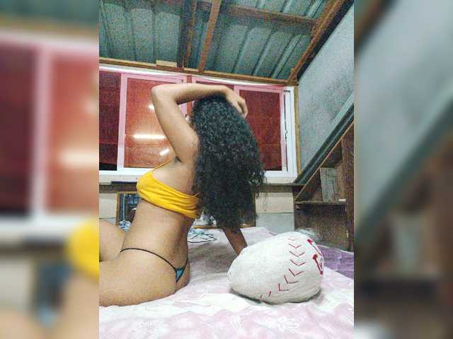 Zrzuty ekranu transmisji Queenubiz