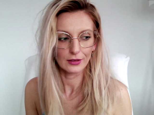 Zdjęcia RachellaFox Sexy blondie - glasses - dildo shows - great natural body,) For 500 i show you my naked body [none]