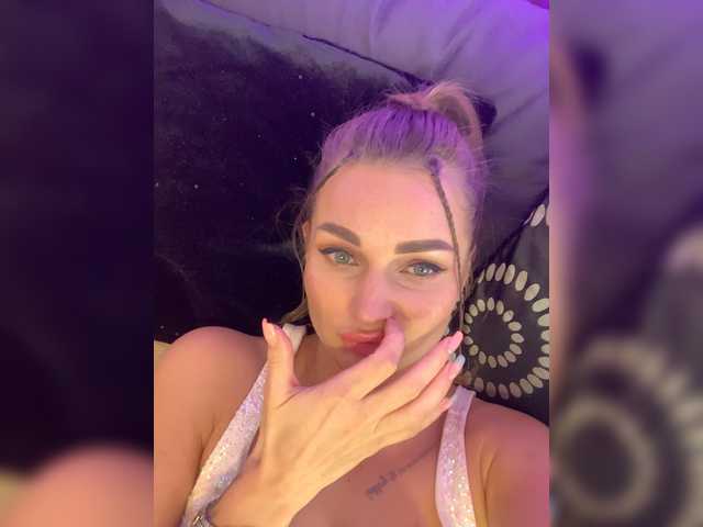 Zrzuty ekranu transmisji Rainhappyyy