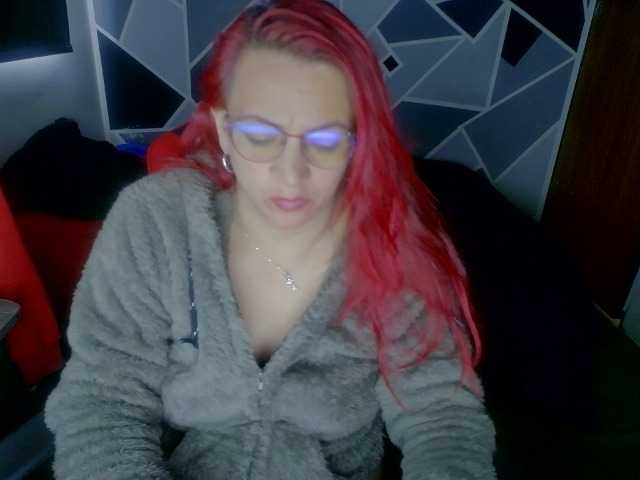 Zdjęcia redhair805 Welcome guys... my sexuality accompanied by your vibrations make me very horny