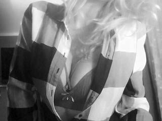 Erotyczny czat wideo Rishana