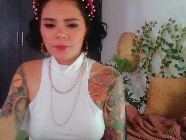 Zdjęcia Sara_Ruiz New here, ready to play a little... Do you want to make me cum? Let's to pv