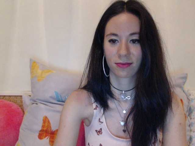 Zdjęcia Roselyn12 Hello to all ... welcome you ;-) ...100 tokens - Striptease , 150 tokens - Anal jewel , 200 tokens - big dildo in my pussy