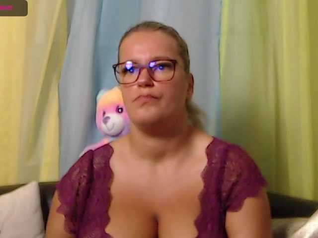 Zrzuty ekranu transmisji Roselyn25