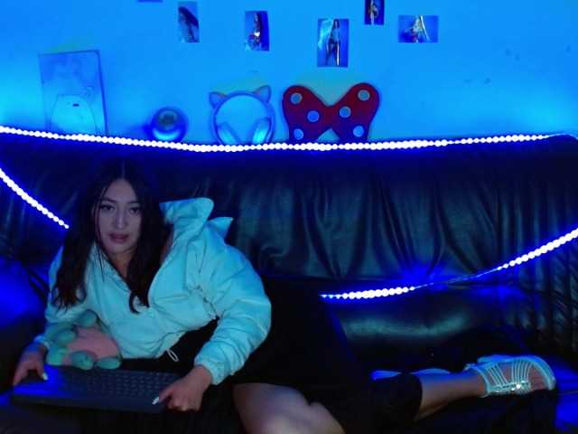 Zdjęcia RouseGaret I want to play with my new lingerie that you run your fingers all over my body and tongue through my hairy pussy