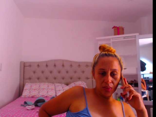 Zdjęcia RoxanaMilf I want to have 5000 to make an explicit show with the oils, we need 1053 We have 3947 5000 3947 1053