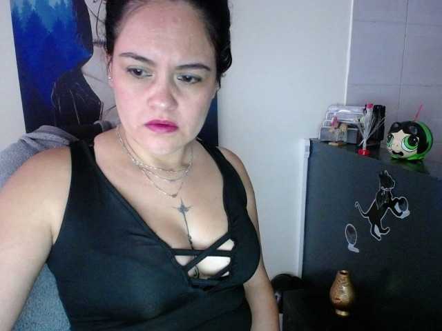 Zrzuty ekranu transmisji RoxaneFox