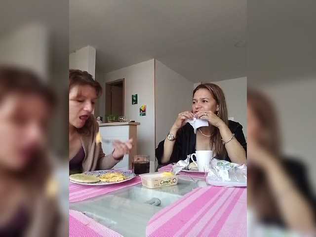 Zrzuty ekranu transmisji roxanefoxx0