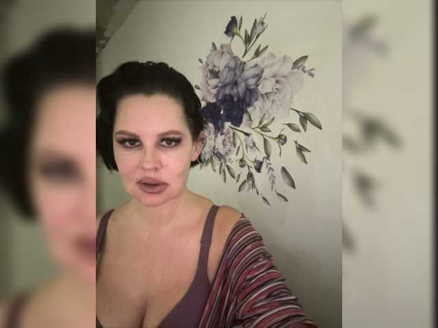Zrzuty ekranu transmisji RoyalBreasts