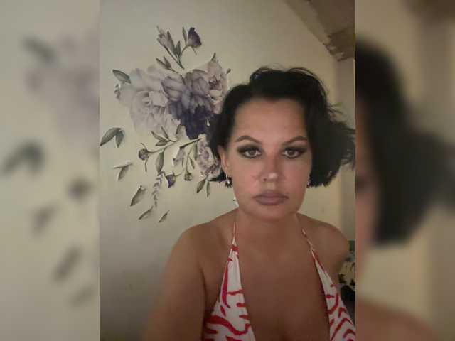 Zrzuty ekranu transmisji RoyalBreasts