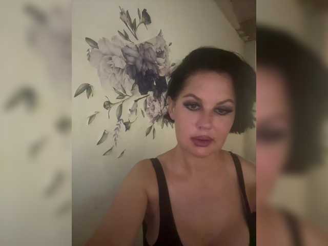 Zrzuty ekranu transmisji RoyalBreasts