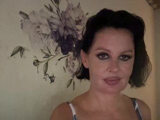 Erotyczny czat wideo RoyalBreasts