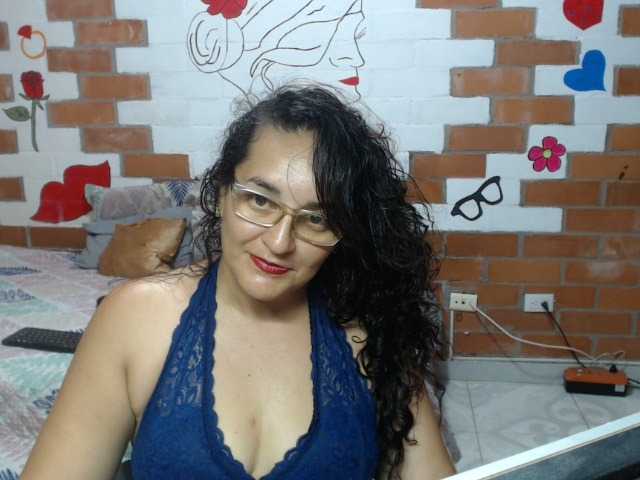 Zdjęcia SaimaJayeb Sound during the PVT or tkns show here !!!! I love man flirtatious and very affectionate *** Make me vibrate and my Squirt is ready for you ***#lovense #squirt #mature #hairy #anal #pvt