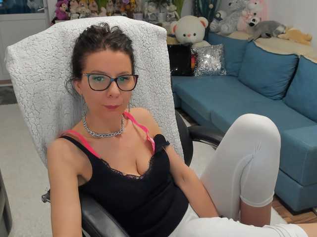 Zdjęcia SalomeJade Welcome my guys#pvt#lovense#ohmibod#it makes me smile and wet).any tips is ***you!