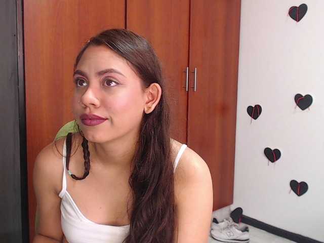 Zdjęcia Samantha-Bleu Massage my tits with cream and make me horny#hairy #latina #daddysgirl #anal #lush