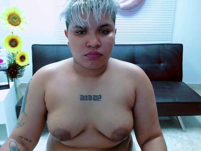 Zrzuty ekranu transmisji LilyJames