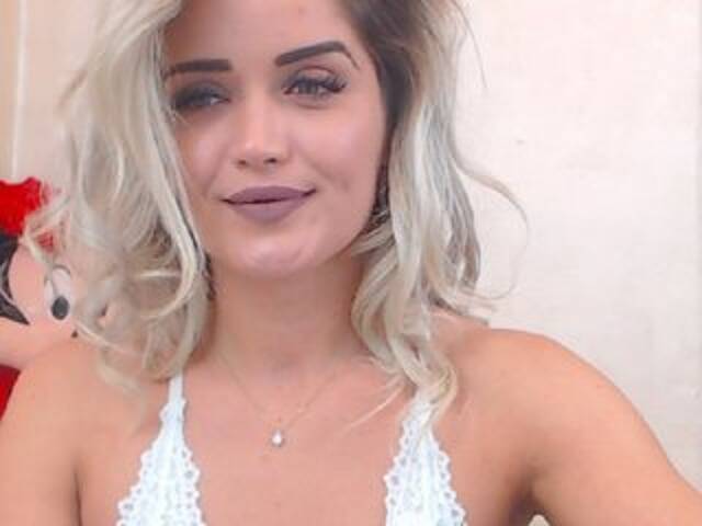 Zrzuty ekranu transmisji Sandy-Bella