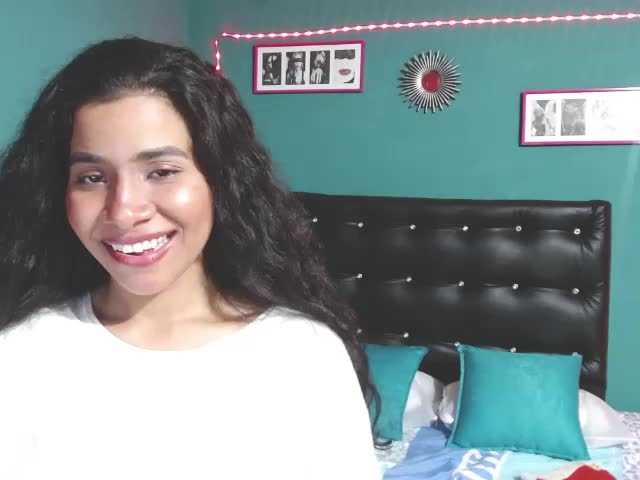 Zdjęcia Sara-mills24 well my loves propose lovense in ass or pussy you who say let's have fun for a while today