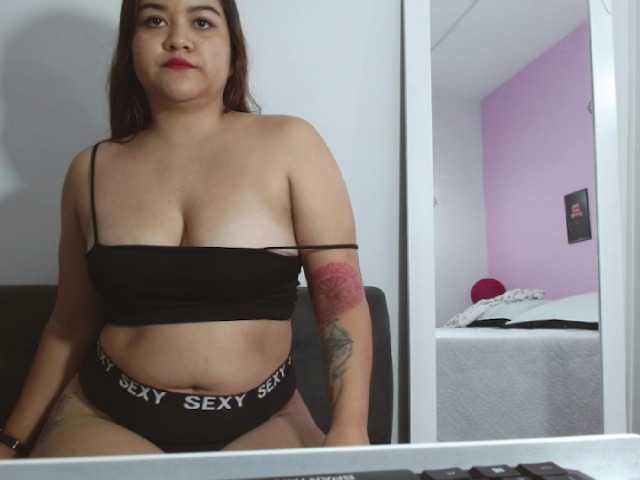 Zdjęcia SaraFranco I am new here! Welcome guys♥ #curvy #new #brunette