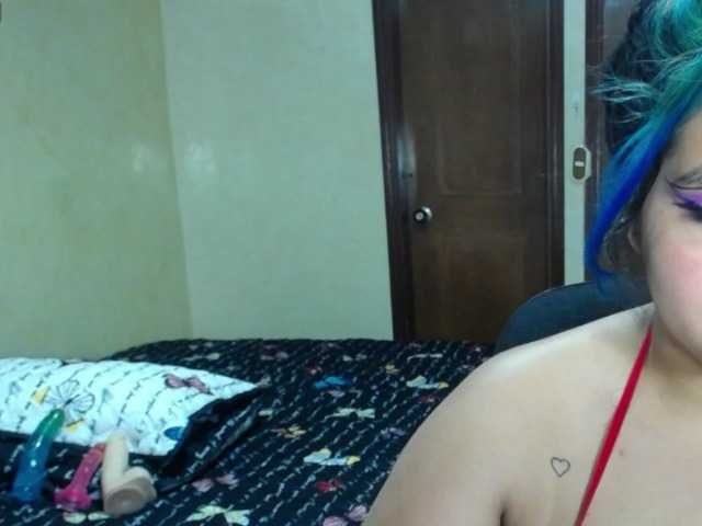 Zrzuty ekranu transmisji SaraThomps