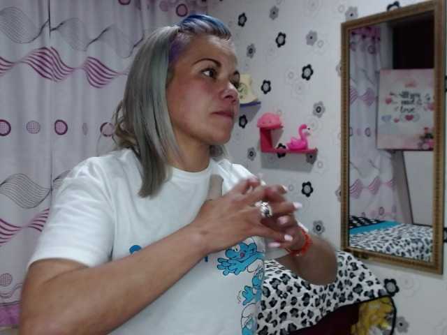 Zrzuty ekranu transmisji saray-dior