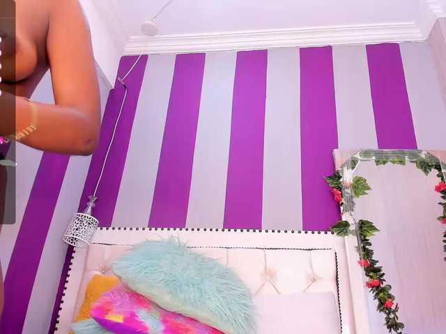 Zdjęcia SashaLuxx hello love today is my birthday what do you think if you come to my room hot and we have a great time together!!!