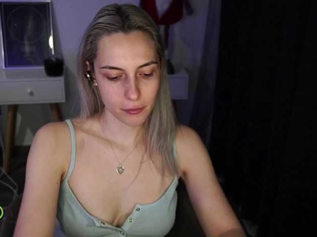 Zdjęcia sensualTrixie Make my pussy wet, Lush is ON! Tip 23 for Ultra High vibes 3 sec. -Top off- [none] remaining tokens