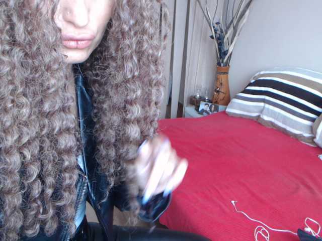 Zrzuty ekranu transmisji SexiBelle