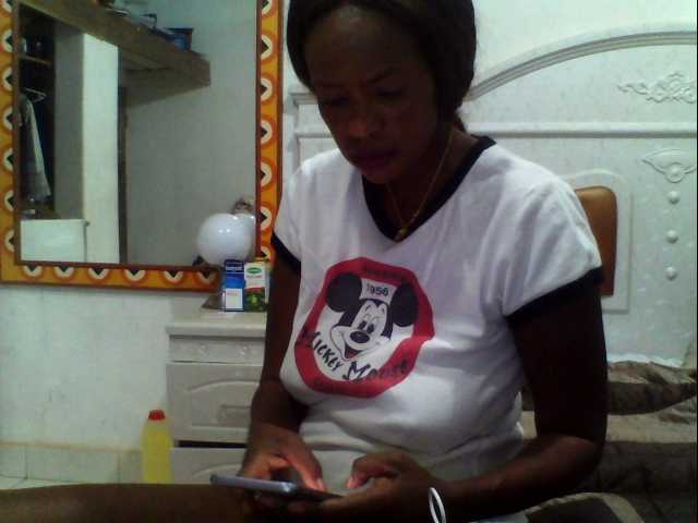 Zrzuty ekranu transmisji sexwildfire