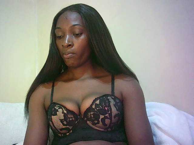 Welcome to my chat room! Feel free to say hi 😊