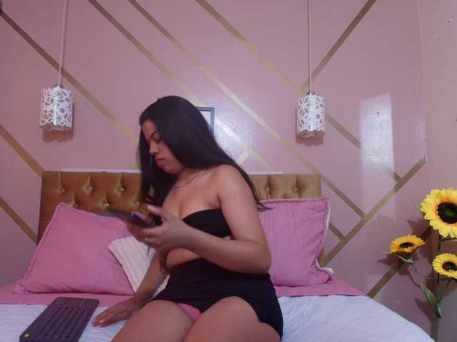 Zrzuty ekranu transmisji SexyBoomX