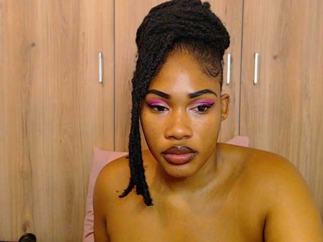 Zrzuty ekranu transmisji SexyJuicyLips