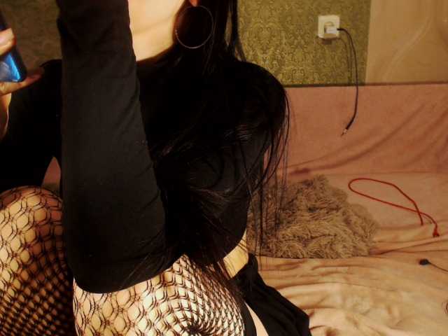 Zdjęcia Sexymalay18 Hi I am Alina) Lovens from 2 x tokenes) Subscribe) On the golden rain we collect! i want pvt my love !