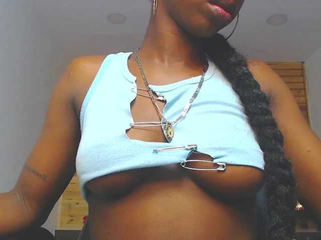 Zrzuty ekranu transmisji ShaylaSexx