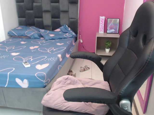 Zrzuty ekranu transmisji ShaylaSexx