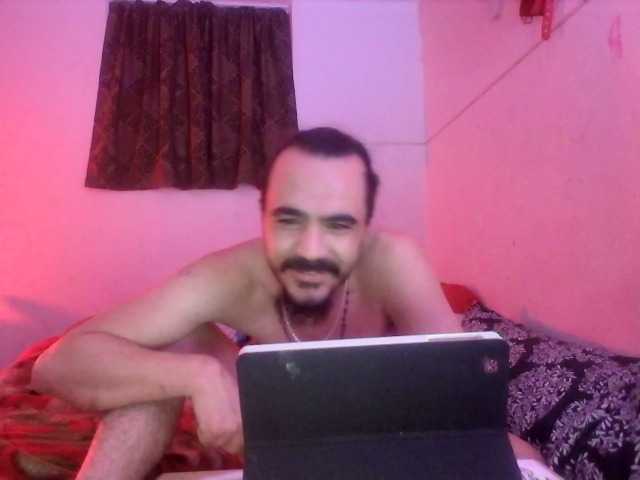 Zrzuty ekranu transmisji SheMySesyButt