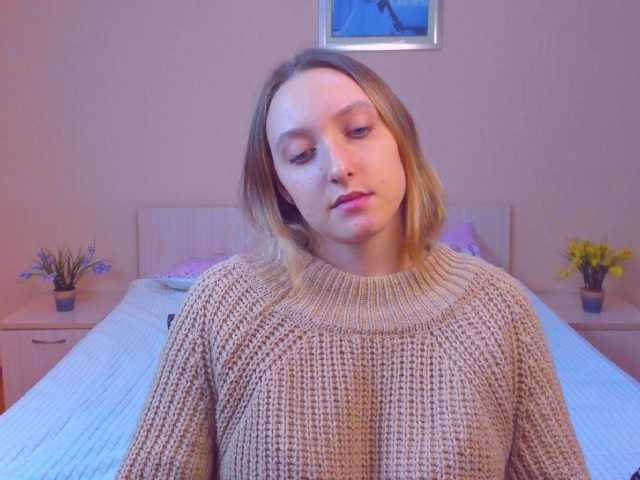 Zdjęcia ShondaMarsh I don't undress in the free chat. an air kiss - 25 tokens, to show the whole body-60 tokens, to turn around in the pose of a dog-150. the rest is only in private